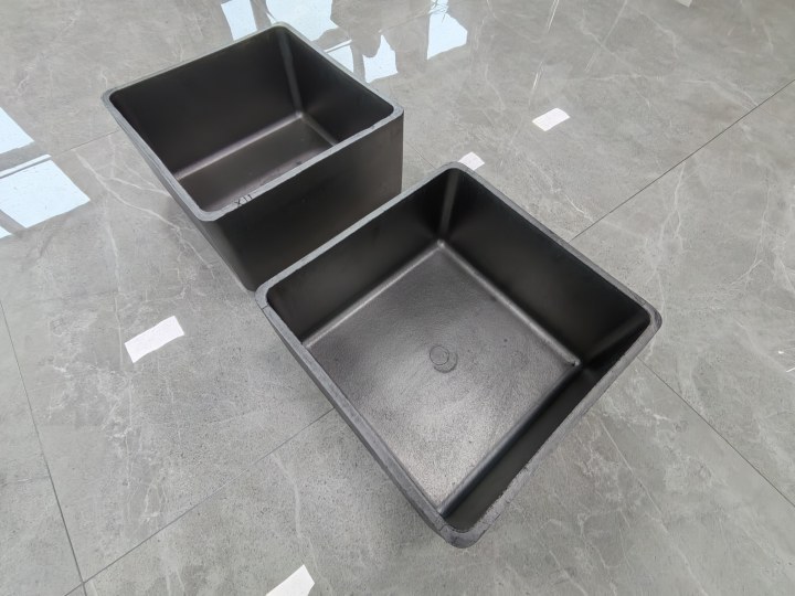 Graphite saggar: a key component in vacuum furnace