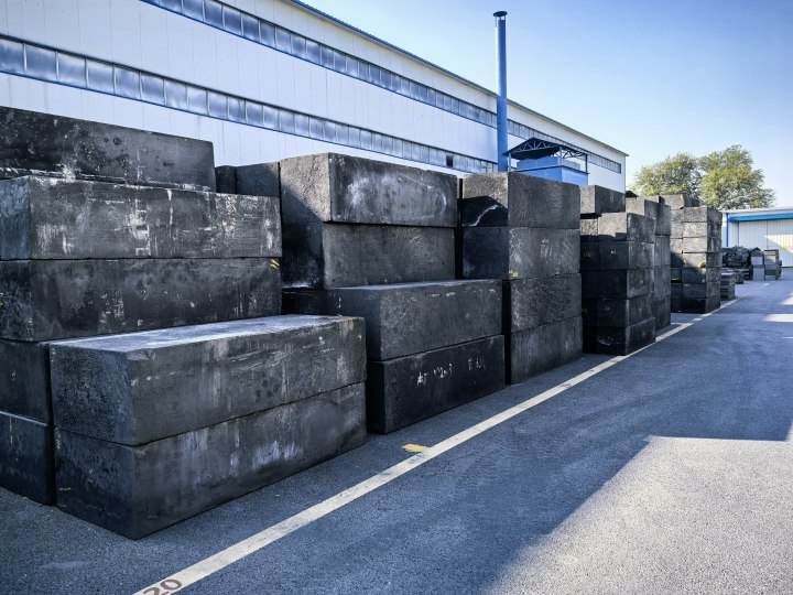 The application fields of isostatic graphite blocks